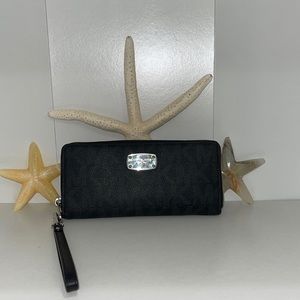 Michael kors wristlet wallet